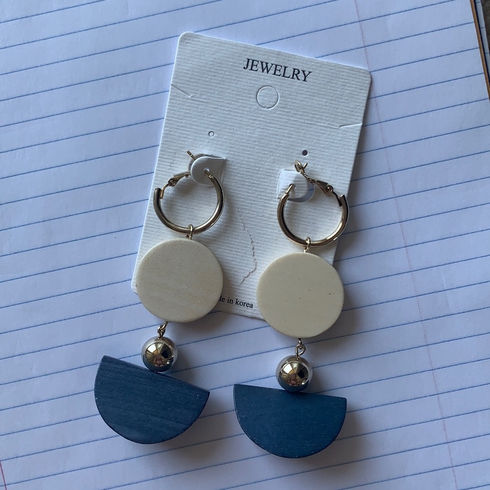 Wood earring, new with tag